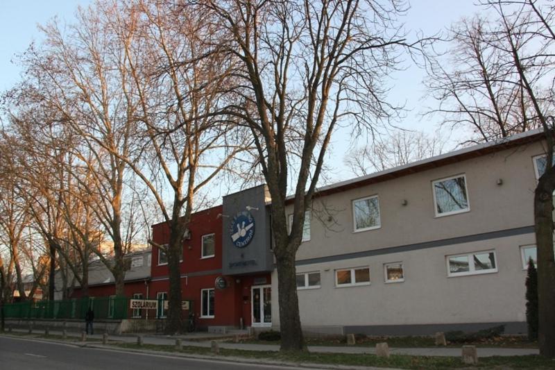 Teke Bowling Centrum Es Sport Panzio Сегед Номер фото