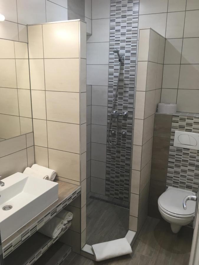 Teke Bowling Centrum Es Sport Panzio Сегед Экстерьер фото